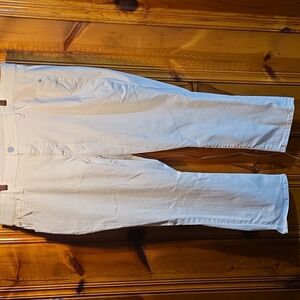 EVRI White Capri Jeans with Pink Label Detail